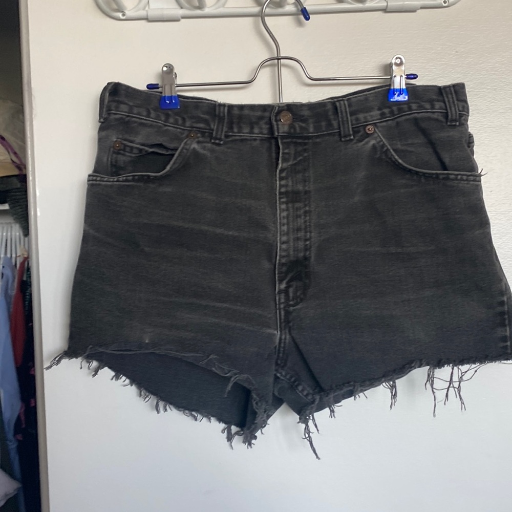 3/$20🦋 High waisted Levi denim shorts